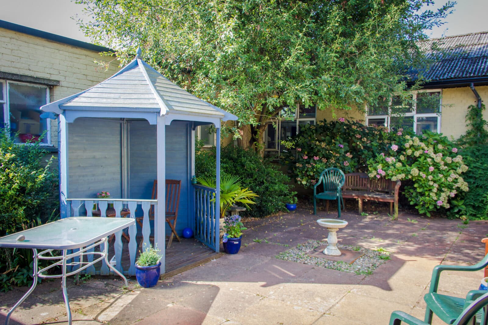 A courtyard garden greened up by Mount Vernon staff