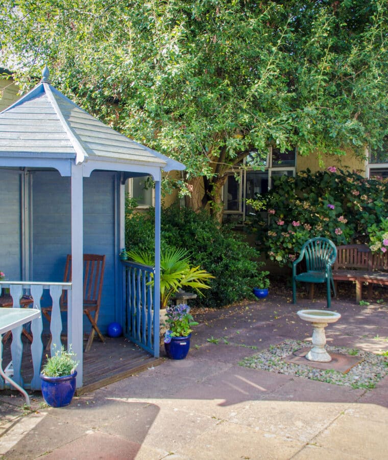 A courtyard garden greened up by Mount Vernon staff