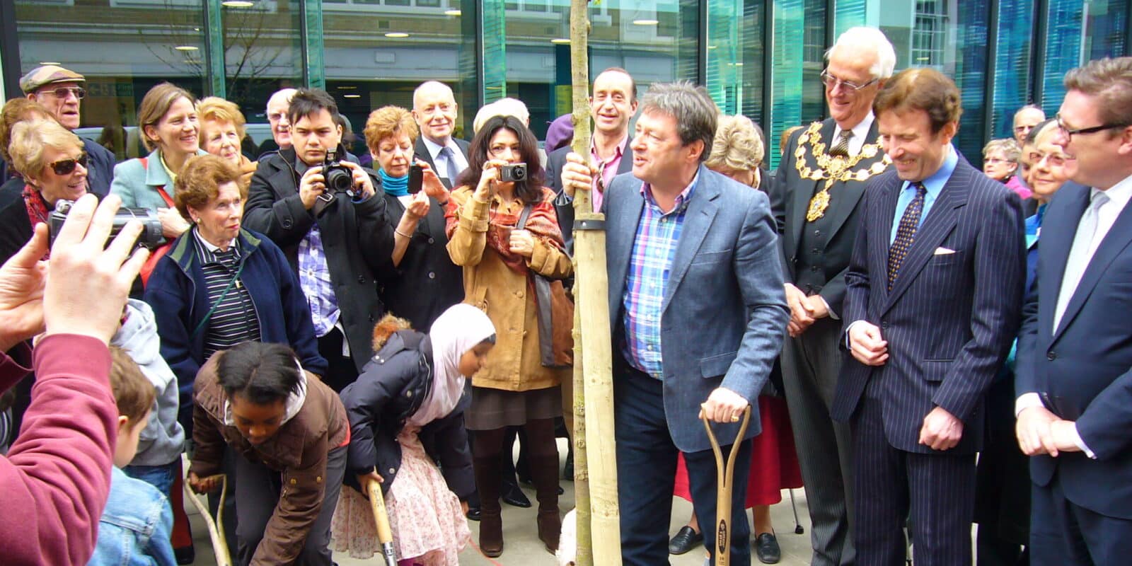 Alan Titchmarsh plants a tree at Bolsover Street Outpatient Assessment Centre