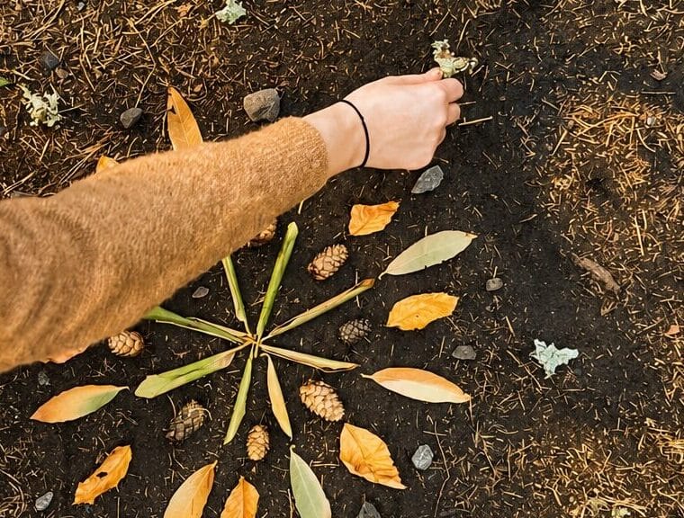 Making mandalas in nature. Photo: Merve Kurt. All rights reserved.